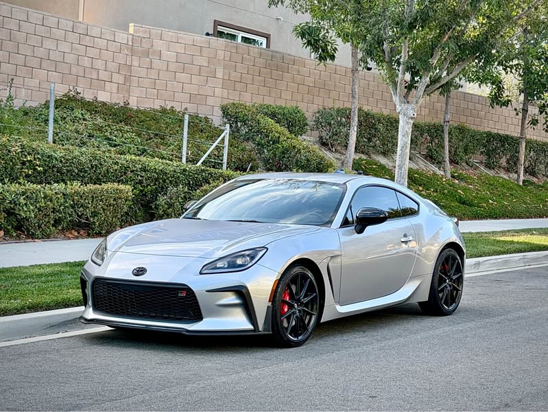 2025 Toyota GR86 - Premium