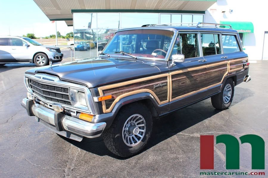 1990 Jeep Grand Wagoneer  V8