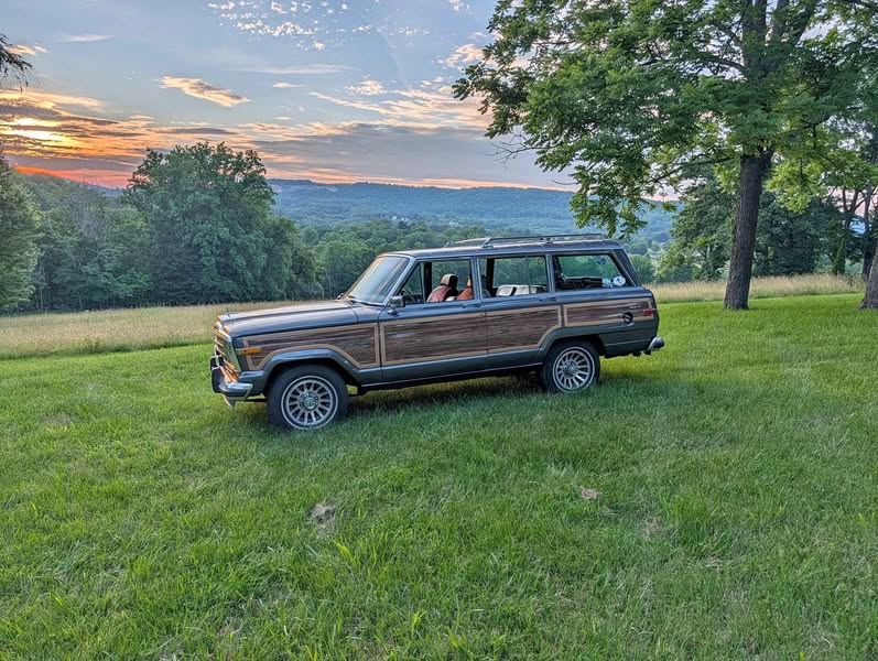 1990 Jeep Grand Wagoneer - Excellent
