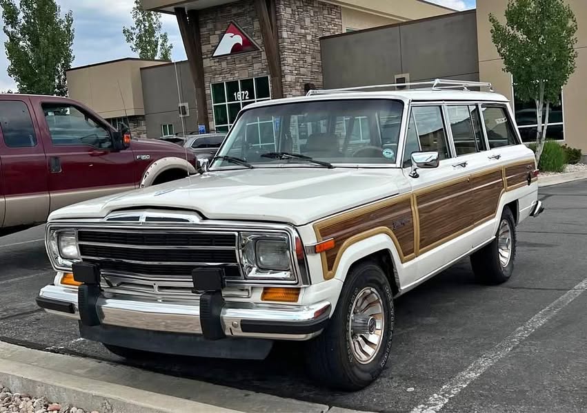 1987 Jeep Grand Wagoneer