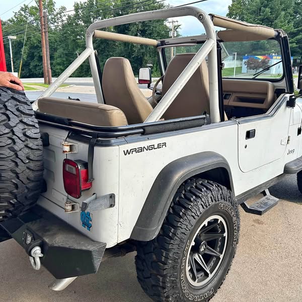 1991 Jeep Grand Wagoneer - Sport Utility 4D