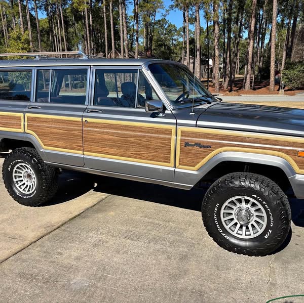 1991 Jeep Grand Wagoneer - Classic