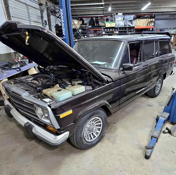 1991 Jeep Wagoneer - Sport Utility 4D