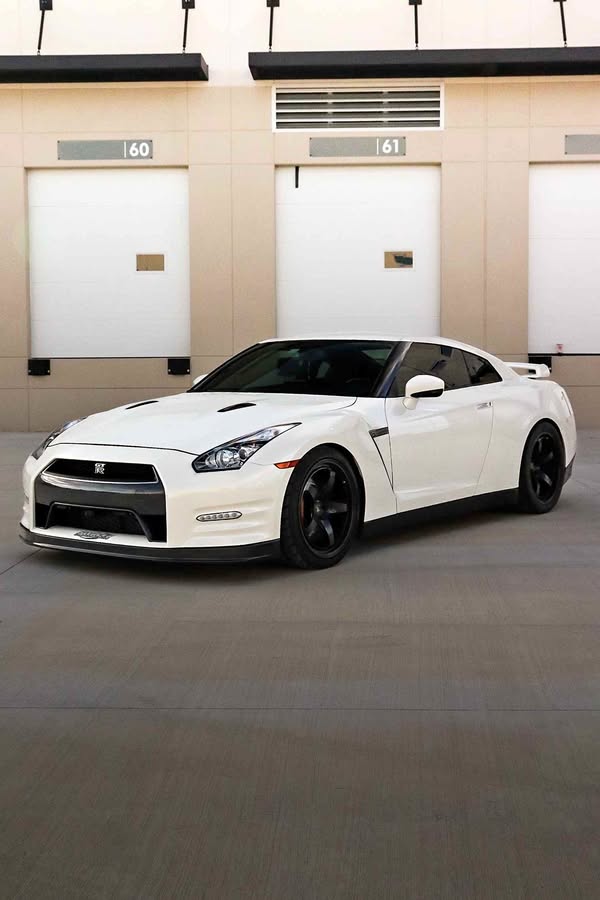 2014 Nissan GT-R - Coupe 2D