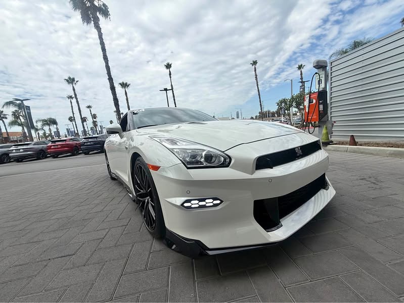 2024 Nissan GT-R - Premium