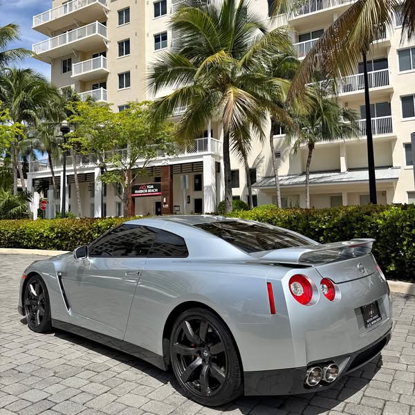 2010 Nissan GT-R - Premium Coupe 2D