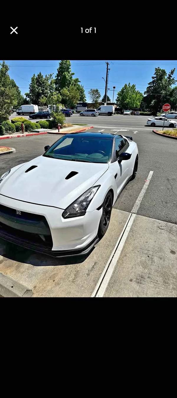 2011 Nissan GT-R - Premium Coupe 2D