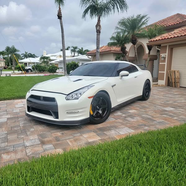 2016 Nissan GT-R - Premium Coupe 2D