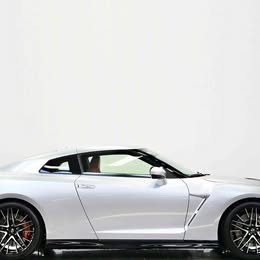 2024 Nissan gt-r premium -very low miles, 565 horsepower