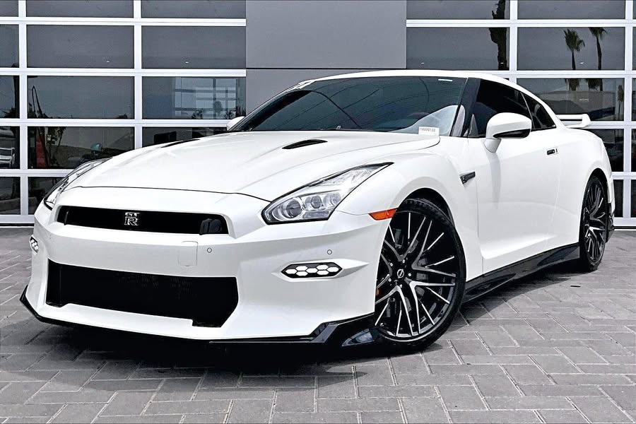 2024 Nissan  GT-R Premium
