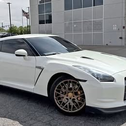 2009 Nissan gt-r premium  32902 miles
