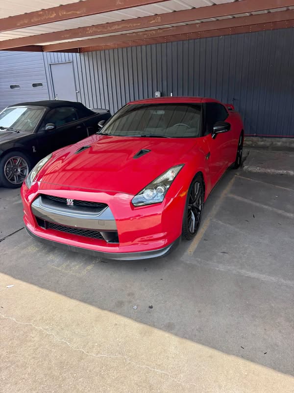 2010 Nissan GT-R - Premium Coupe 2D