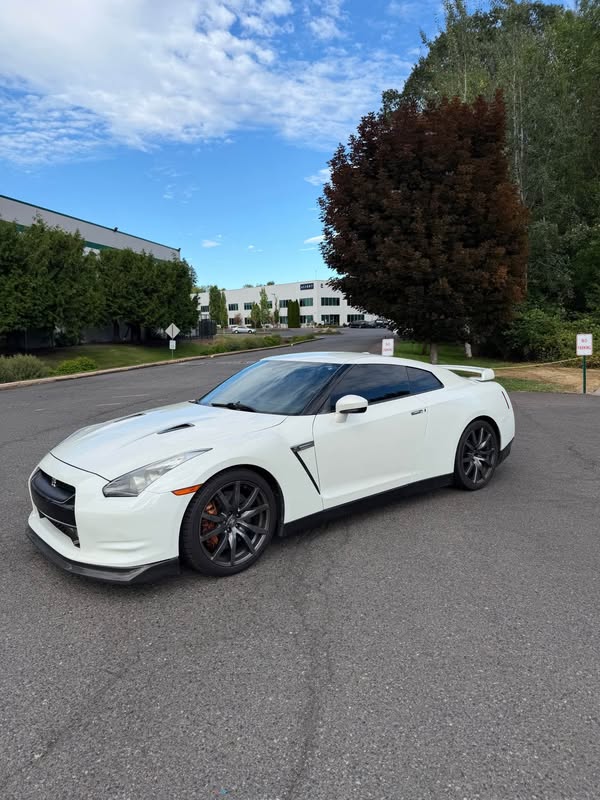 2009 Nissan GT-R - Premium Coupe 2D