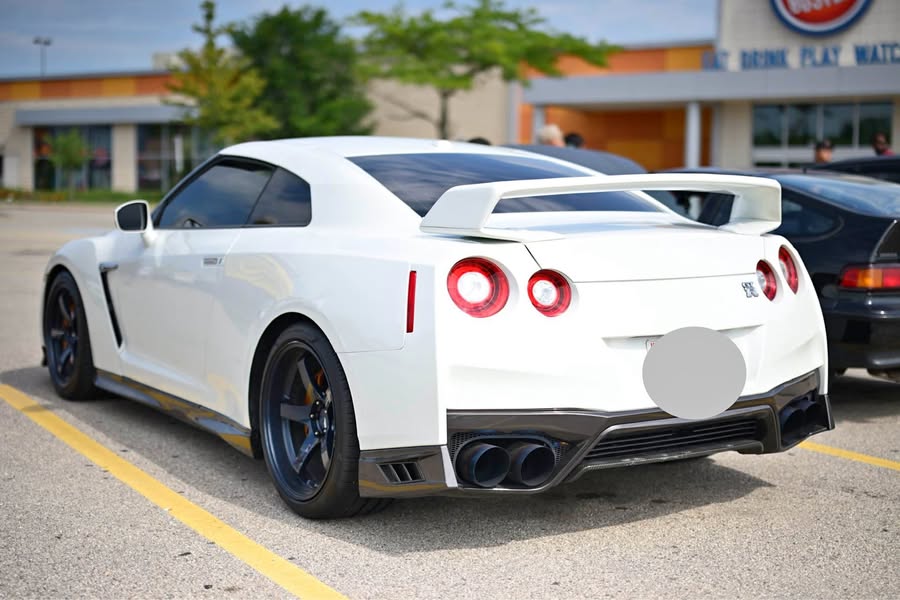 2010 Nissan GT-R - Premium Coupe 2D