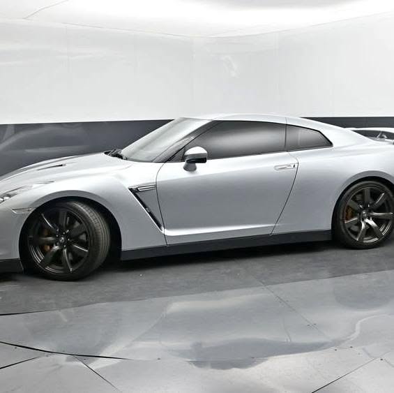 2011 Nissan gt-r premium
