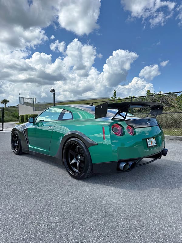 2010 Nissan GT-R - Premium Coupe 2D