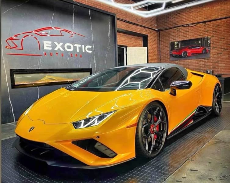 2020 Lamborghini Huracan - EVO RWD Spyder Convertible 2D