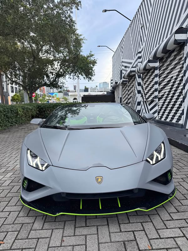 2023 Lamborghini Huracan - EVO RWD Spyder Convertible 2D