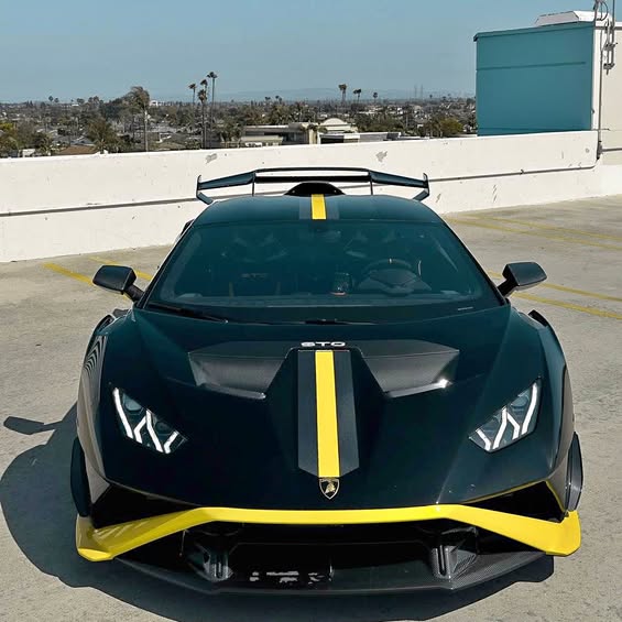 2024 Lamborghini Huracan - STO Coupe 2D