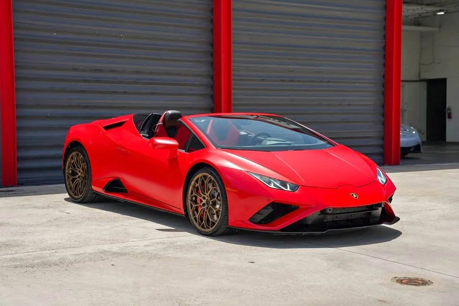 2022 Lamborghini Huracan - EVO RWD Spyder Convertible 2D