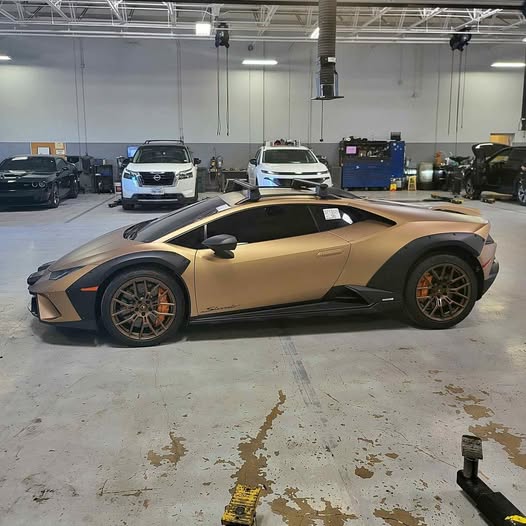 2024 Lamborghini Huracan - LP 610-4 AVIO Coupe 2D