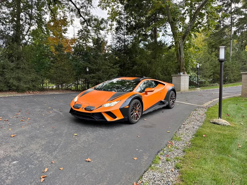 2024 Lamborghini Huracan - Sterrato