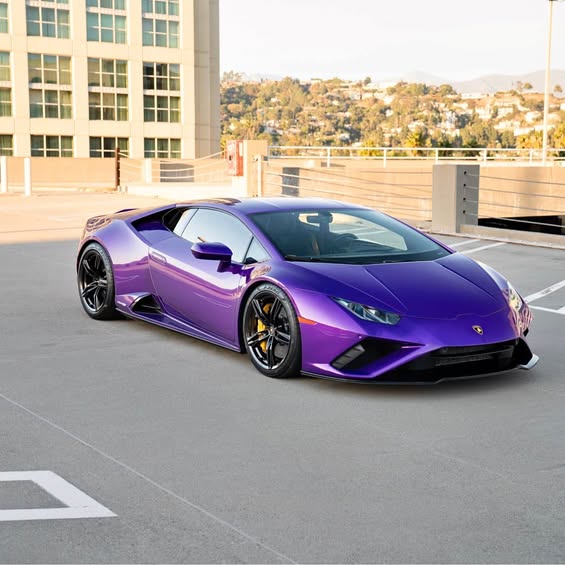 2023 Lamborghini Huracan EVO RWD Coupe 2D