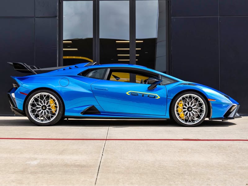 2022 Lamborghini Huracan - STO Coupe 2D
