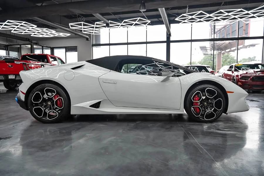 2019 Lamborghini Huracan - LP580-2 Spyder Convertible 2D