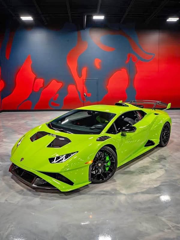 2022 Lamborghini Huracan - STO Coupe 2D