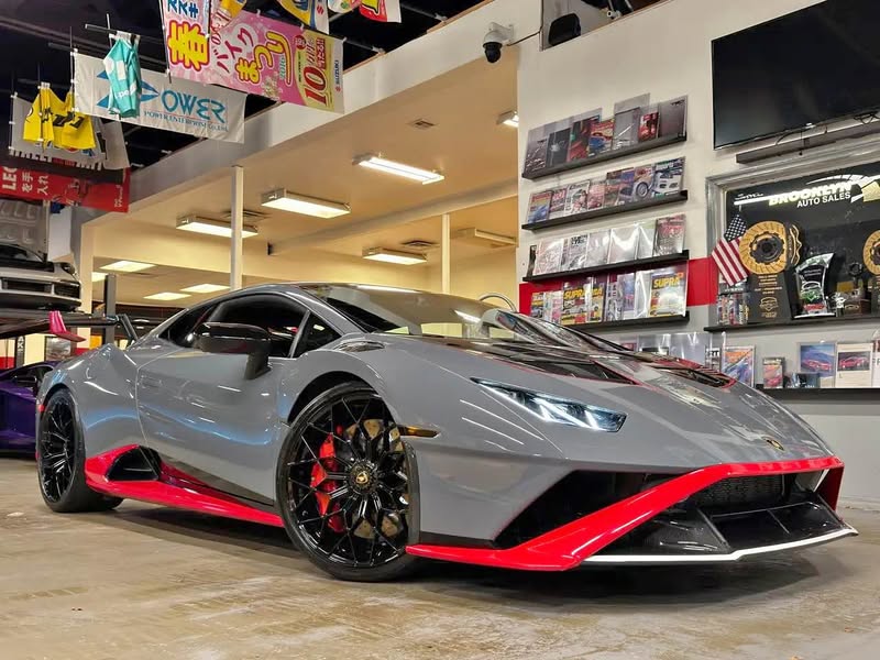 2022 Lamborghini Huracan - STO Coupe 2D