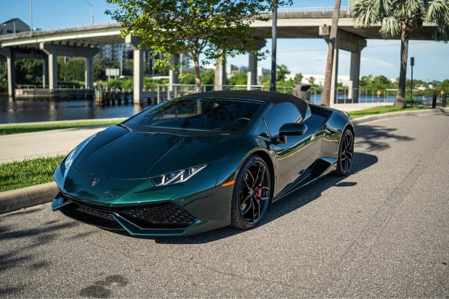 2016 Lamborghini Huracan LP610-4 Spyder Convertible 2D