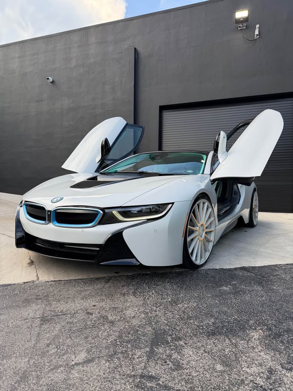 2015 BMW i8 - Roadster 2D
