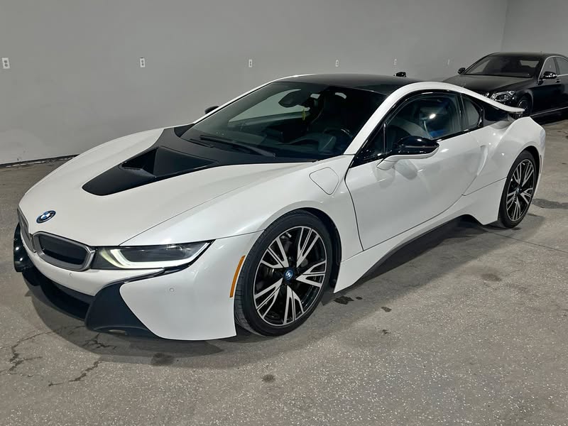 2015 BMW i8 Giga World
