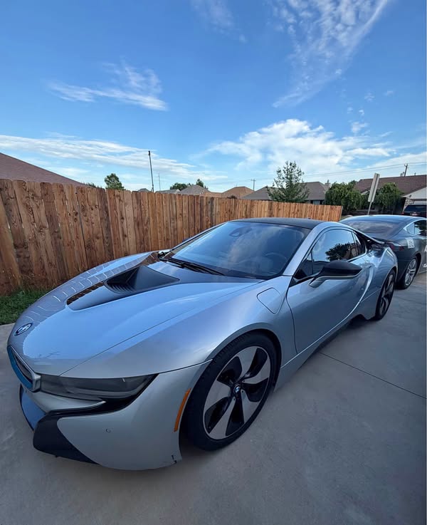 2016 BMW i8 - i8