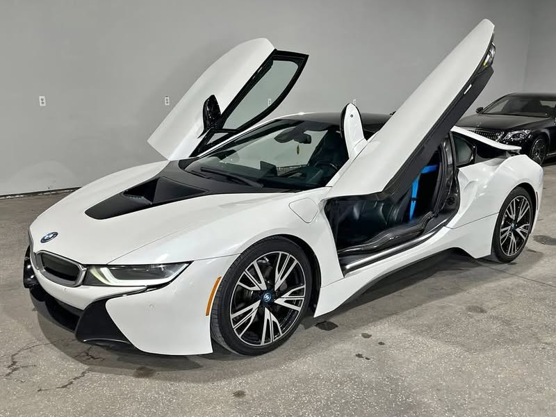 2015 BMW i8 Giga World