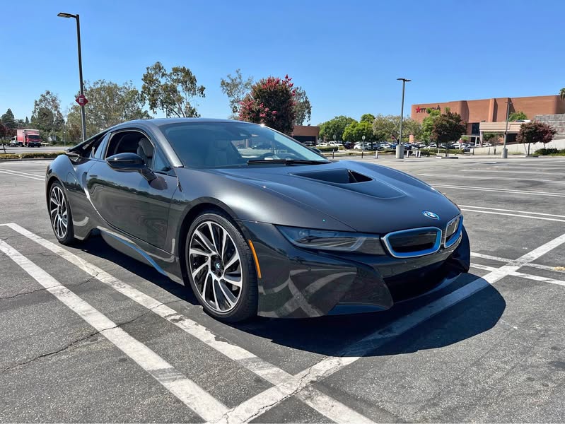 2017 BMW i8 - i8