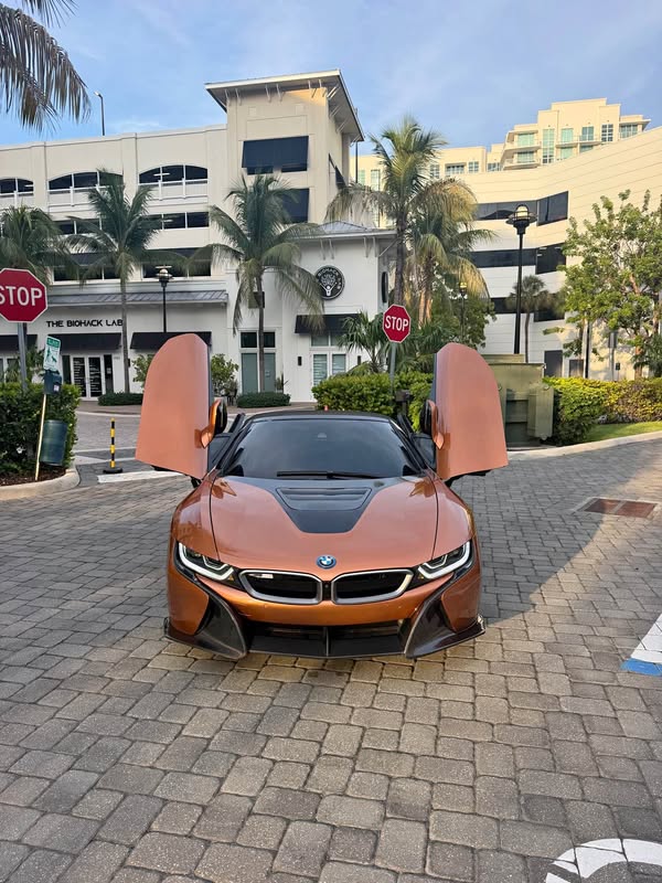 2019 BMW i8 - Roadster 2D