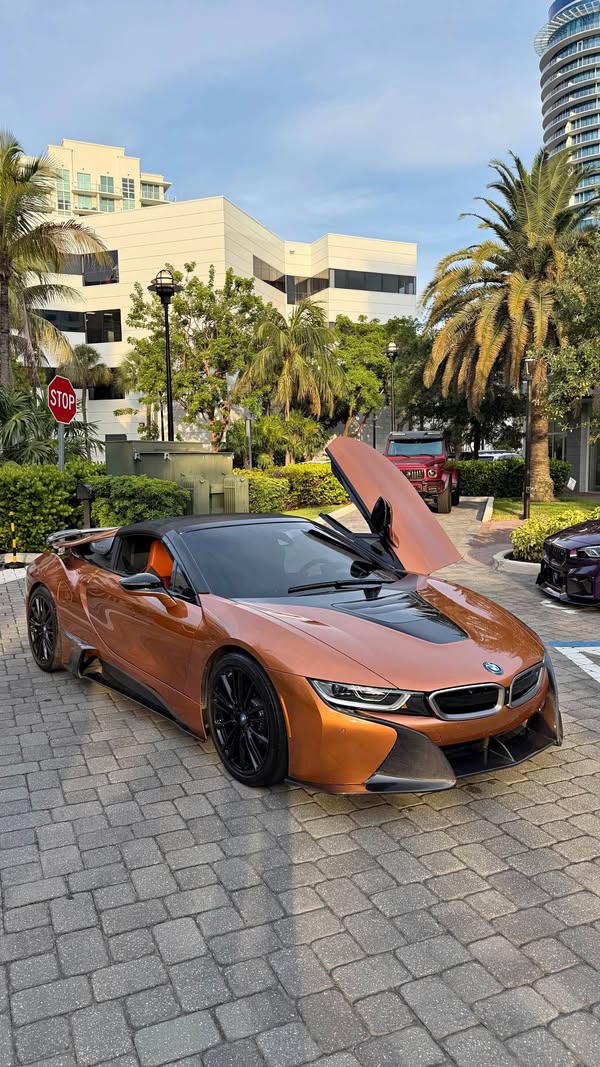 2019 BMW i8 - Roadster 2D