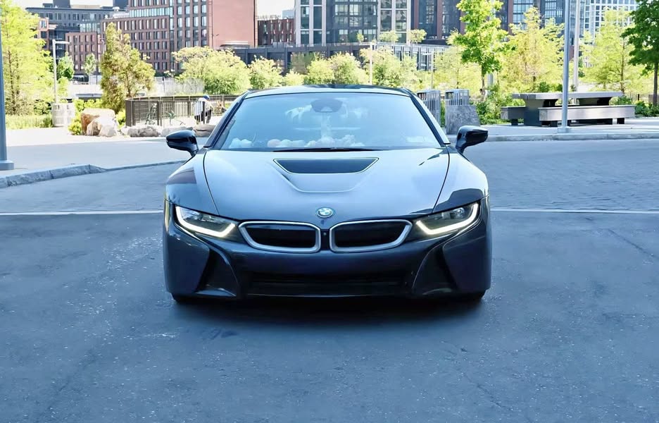 2017 BMW 2017 BMW i8 GIGA WORLD