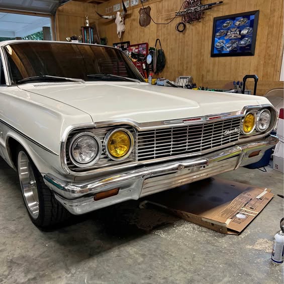 1964 Chevrolet Impala - Sedan 4D