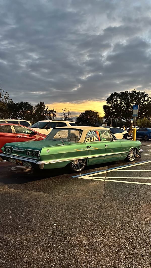 1963 Chevrolet Impala - Green