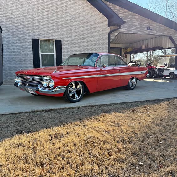 1961 Chevrolet Impala - LS Eco Sedan 4D