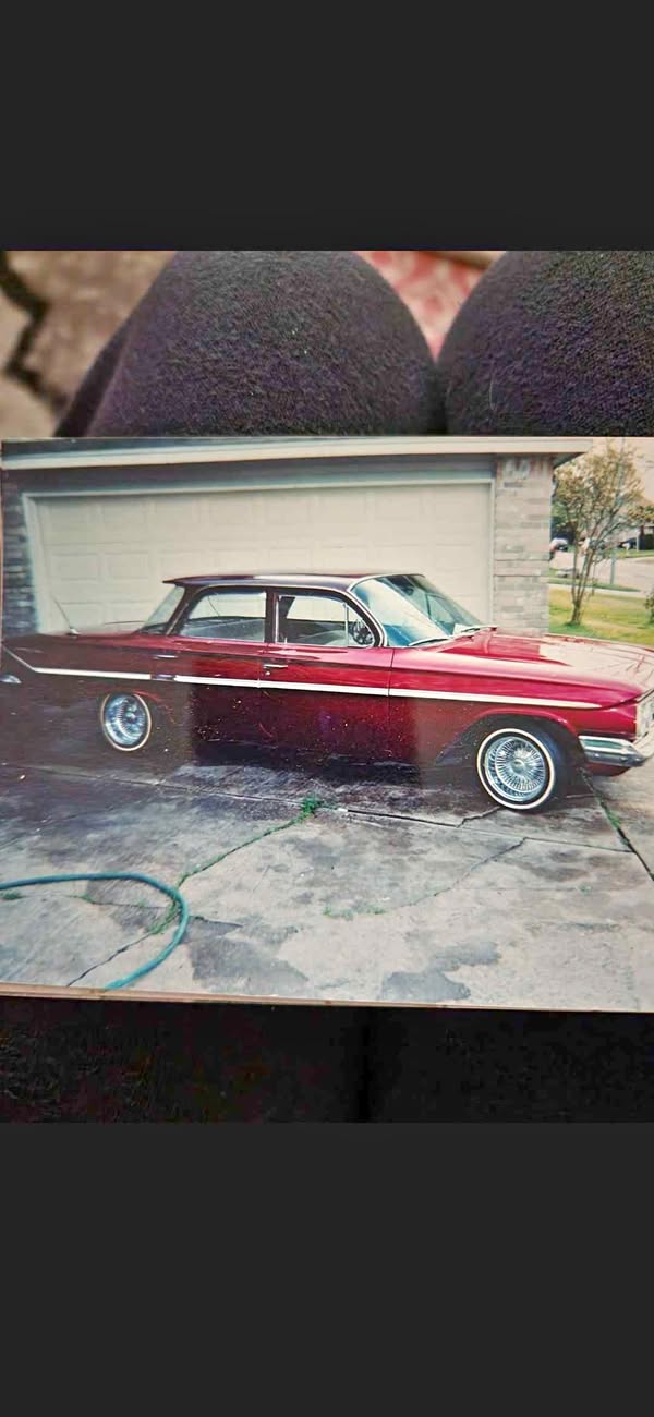 1961 Chevrolet Impala - Sedan 4D