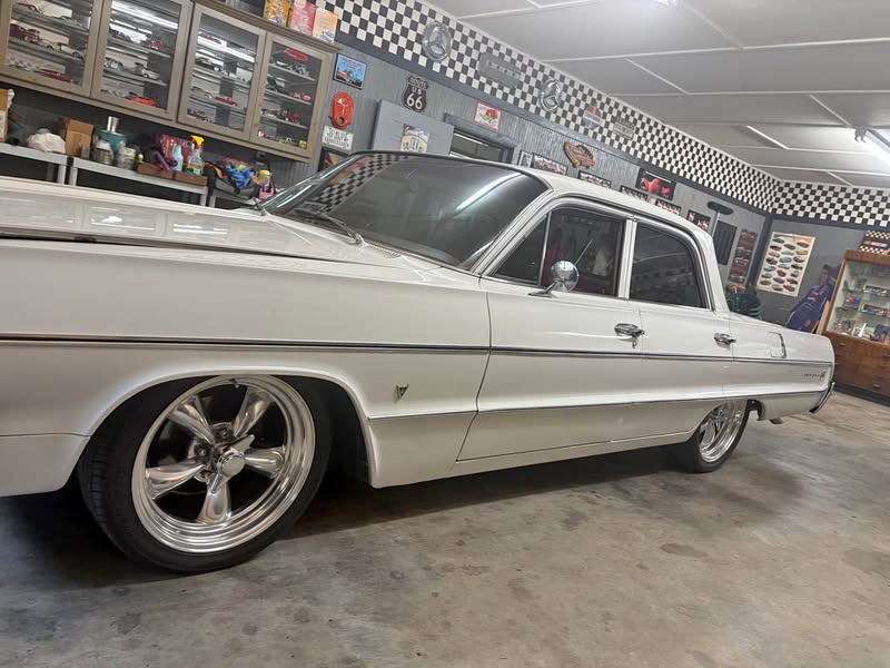 1964 Chevrolet Impala - Sedan 4D