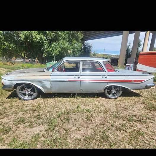 1961 Chevrolet Impala - Sedan 4D