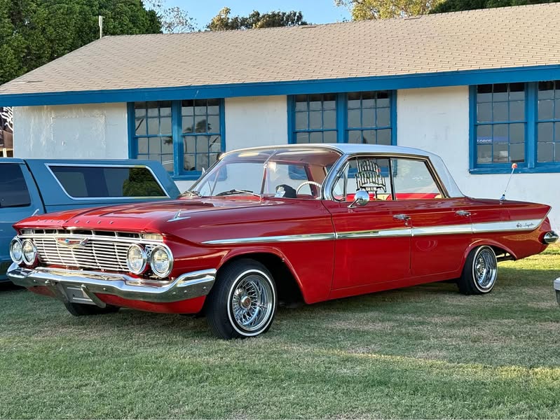 1961 Chevrolet Impala - Sedan 4D