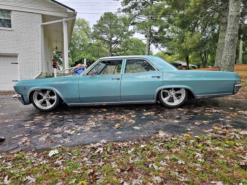 1965 Chevrolet Impala - Sedan 4D