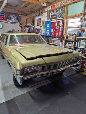 1968 Chevrolet Impala - Sedan 4D