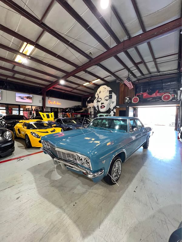 1966 Chevrolet Impala - Sedan 4D